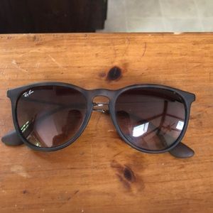 Wayfarer Ray-Ban sunglasses
